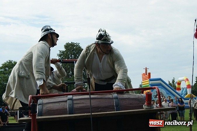 Zdjęcie w galerii na portalu naszraciborz.pl: Sikawki jak za starych dobrych lat - wideo wiadomości z regionu