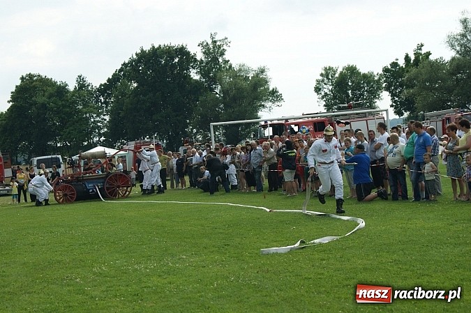 Zdjęcie w galerii na portalu naszraciborz.pl: Sikawki jak za starych dobrych lat - wideo wiadomości z regionu