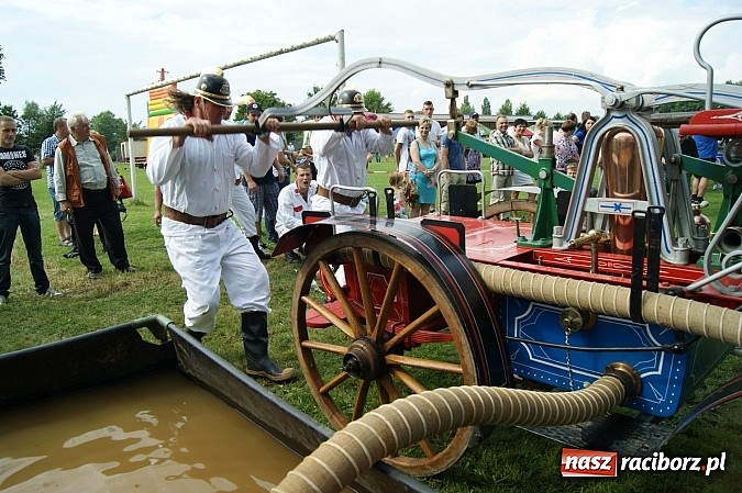 Zdjęcie w galerii na portalu naszraciborz.pl: Sikawki jak za starych dobrych lat - wideo wiadomości z regionu