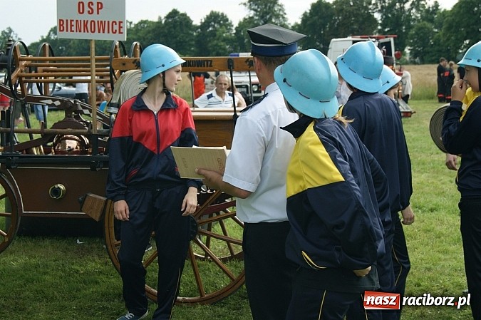 Zdjęcie w galerii na portalu naszraciborz.pl: Sikawki jak za starych dobrych lat - wideo wiadomości z regionu