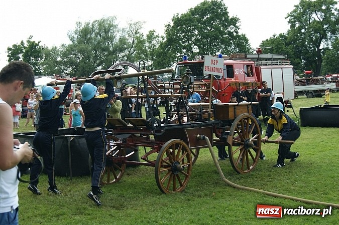 Zdjęcie w galerii na portalu naszraciborz.pl: Sikawki jak za starych dobrych lat - wideo wiadomości z regionu