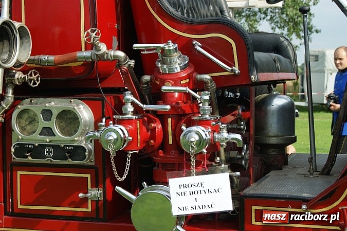 Zdjęcie w galerii na portalu naszraciborz.pl: Sikawki jak za starych dobrych lat - wideo wiadomości z regionu