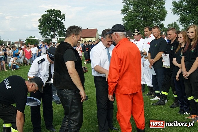 Zdjęcie w galerii na portalu naszraciborz.pl: Sikawki jak za starych dobrych lat - wideo wiadomości z regionu