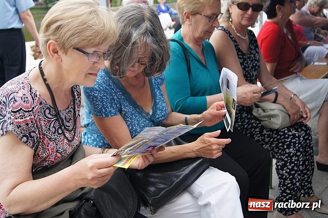 Zdjęcie w galerii na portalu naszraciborz.pl: Młodzieżowa Orkiestra RCK zagrała dla publiczności w Parku Roth  wiadomości z regionu