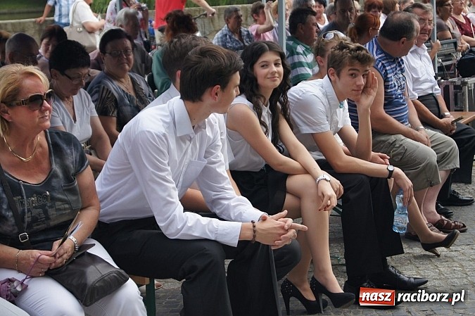 Zdjęcie w galerii na portalu naszraciborz.pl: Młodzieżowa Orkiestra RCK zagrała dla publiczności w Parku Roth  wiadomości z regionu