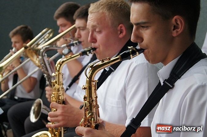 Zdjęcie w galerii na portalu naszraciborz.pl: Młodzieżowa Orkiestra RCK zagrała dla publiczności w Parku Roth  wiadomości z regionu