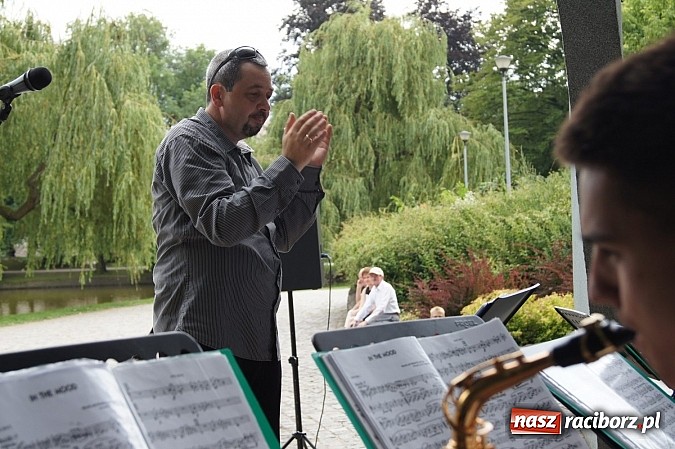 Zdjęcie w galerii na portalu naszraciborz.pl: Młodzieżowa Orkiestra RCK zagrała dla publiczności w Parku Roth  wiadomości z regionu