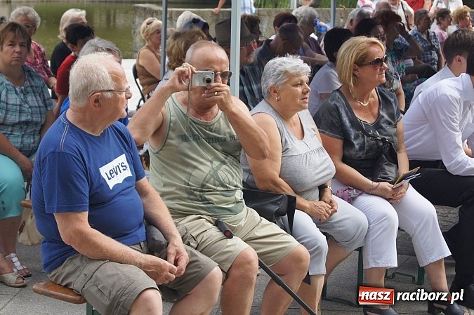 Zdjęcie w galerii na portalu naszraciborz.pl: Młodzieżowa Orkiestra RCK zagrała dla publiczności w Parku Roth  wiadomości z regionu