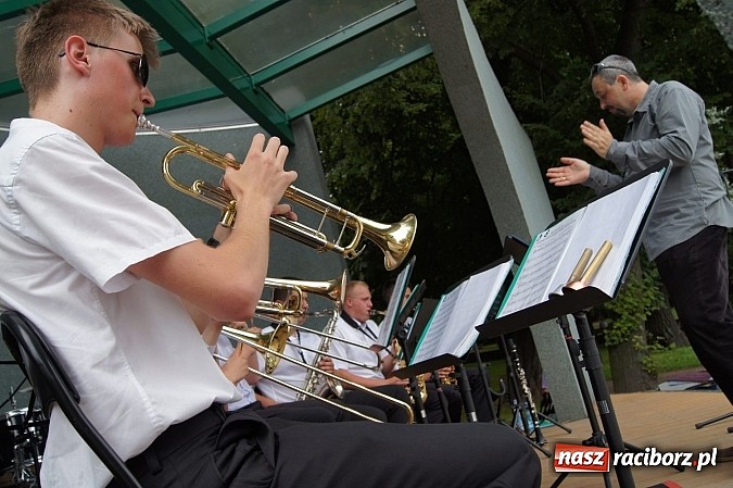 Zdjęcie w galerii na portalu naszraciborz.pl: Młodzieżowa Orkiestra RCK zagrała dla publiczności w Parku Roth  wiadomości z regionu