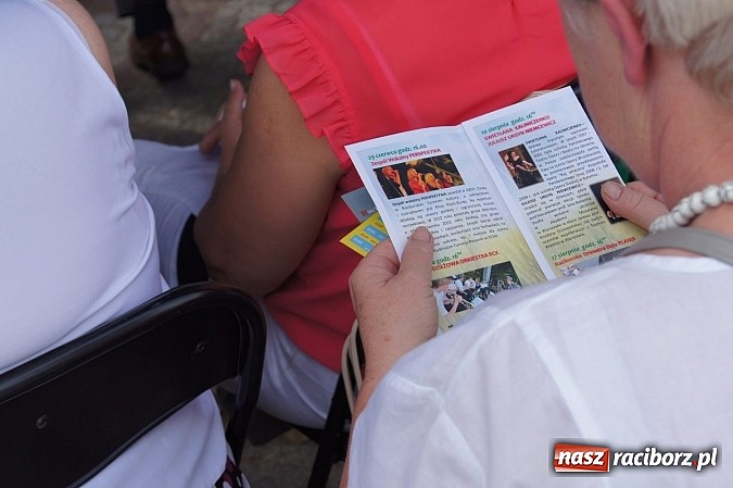 Zdjęcie w galerii na portalu naszraciborz.pl: Młodzieżowa Orkiestra RCK zagrała dla publiczności w Parku Roth  wiadomości z regionu