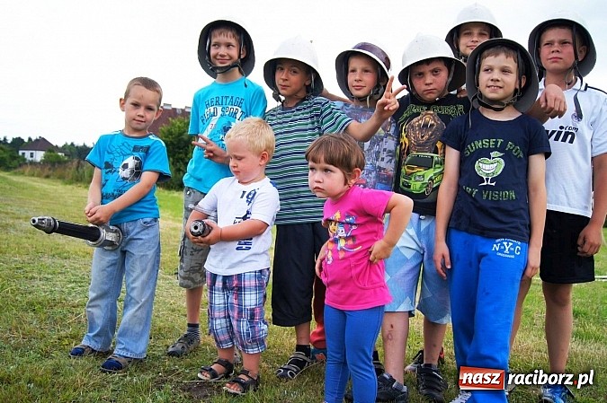 Zdjęcie w galerii na portalu naszraciborz.pl: Zawody strażackie w Szymocicach na wesoło wiadomości z regionu