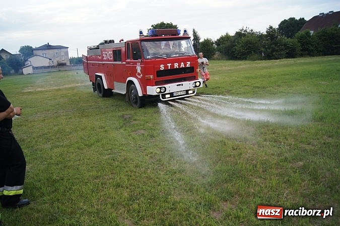Zdjęcie w galerii na portalu naszraciborz.pl: Zawody strażackie w Szymocicach na wesoło wiadomości z regionu