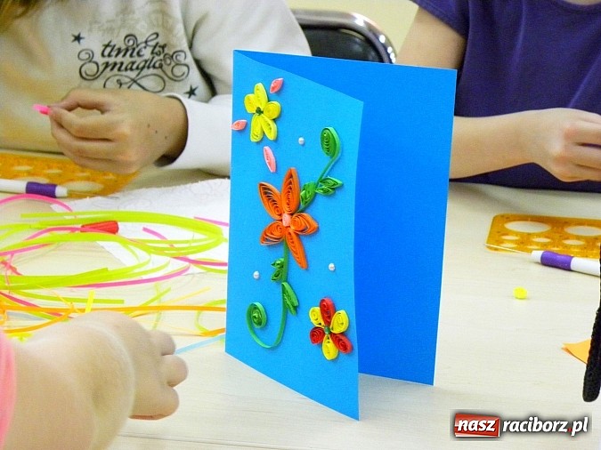 Zdjęcie w galerii na portalu naszraciborz.pl: Wakacyjna akademia sztuki w Bibliotece wiadomości z regionu