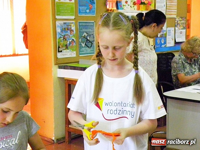 Zdjęcie w galerii na portalu naszraciborz.pl: Wakacyjna akademia sztuki w Bibliotece wiadomości z regionu