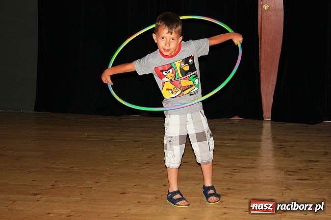 Zdjęcie w galerii na portalu naszraciborz.pl: Kafri Cocktail i zabawy z hula-hoop, czyli kolejne wakacyjne warsztaty w RCK wiadomości z regionu