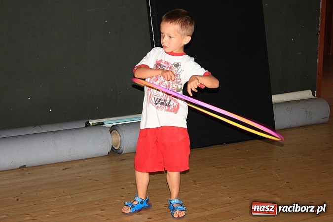 Zdjęcie w galerii na portalu naszraciborz.pl: Kafri Cocktail i zabawy z hula-hoop, czyli kolejne wakacyjne warsztaty w RCK wiadomości z regionu