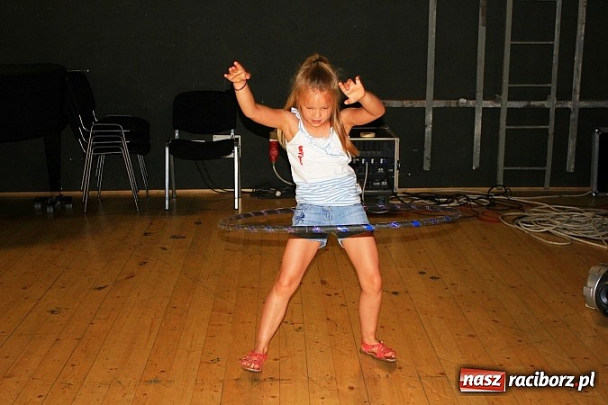 Zdjęcie w galerii na portalu naszraciborz.pl: Kafri Cocktail i zabawy z hula-hoop, czyli kolejne wakacyjne warsztaty w RCK wiadomości z regionu