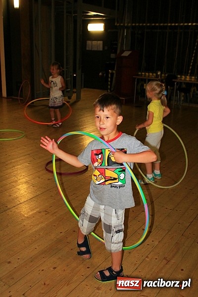 Zdjęcie w galerii na portalu naszraciborz.pl: Kafri Cocktail i zabawy z hula-hoop, czyli kolejne wakacyjne warsztaty w RCK wiadomości z regionu