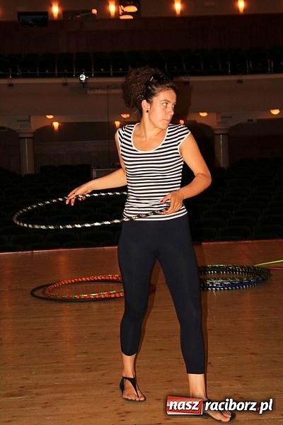 Zdjęcie w galerii na portalu naszraciborz.pl: Kafri Cocktail i zabawy z hula-hoop, czyli kolejne wakacyjne warsztaty w RCK wiadomości z regionu