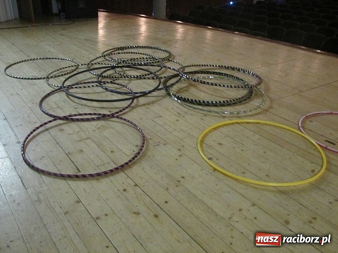 Zdjęcie w galerii na portalu naszraciborz.pl: Kafri Cocktail i zabawy z hula-hoop, czyli kolejne wakacyjne warsztaty w RCK wiadomości z regionu