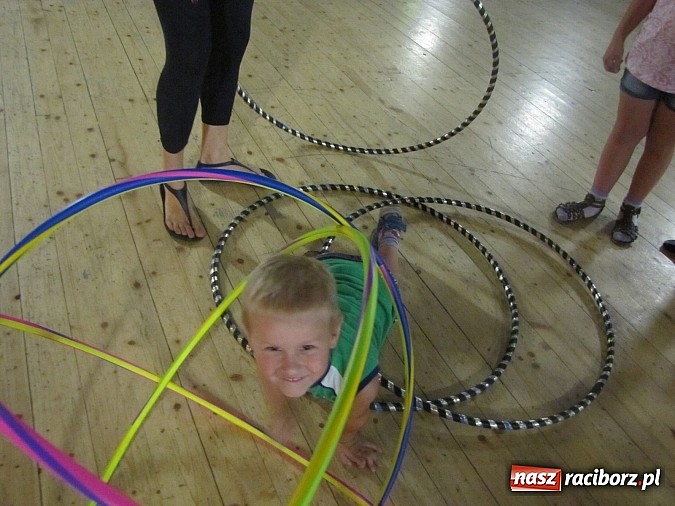 Zdjęcie w galerii na portalu naszraciborz.pl: Kafri Cocktail i zabawy z hula-hoop, czyli kolejne wakacyjne warsztaty w RCK wiadomości z regionu