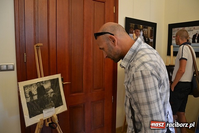 Zdjęcie w galerii na portalu naszraciborz.pl: W stronę Wojtkiewicza - wernisaż wystawy na zamku wiadomości z regionu