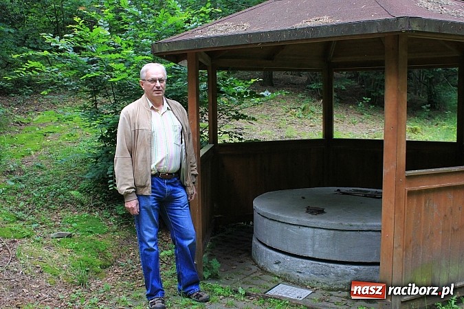 Zdjęcie w galerii na portalu naszraciborz.pl: Studnie, bunkry i mogiły…. Odkryj tajemnice Arboretum Bramy Morawskiej wiadomości z regionu