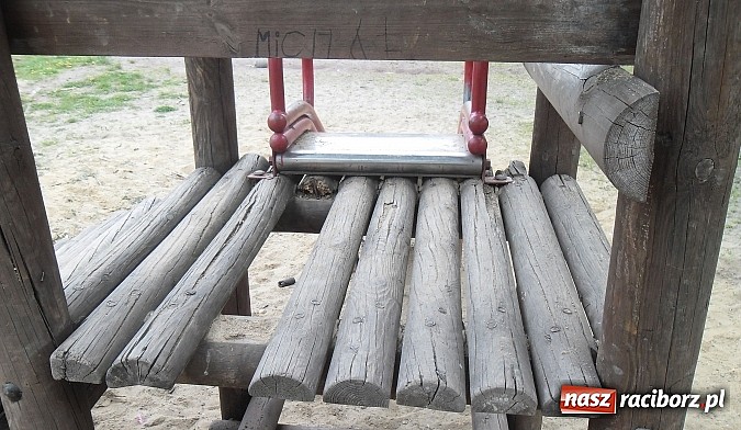 Zdjęcie w galerii na portalu naszraciborz.pl: Skontrolowano place zabaw. Wykryto więcej usterek niż rok temu wiadomości z regionu