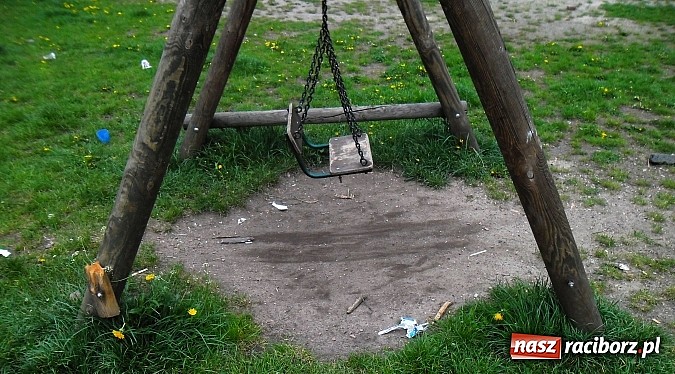 Zdjęcie w galerii na portalu naszraciborz.pl: Skontrolowano place zabaw. Wykryto więcej usterek niż rok temu wiadomości z regionu