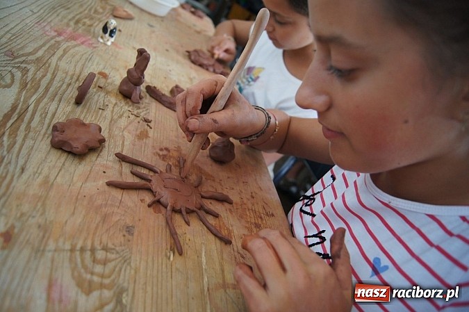 Zdjęcie w galerii na portalu naszraciborz.pl: Ogromne zainteresowanie warsztatami ceramicznymi w Nędzy wiadomości z regionu