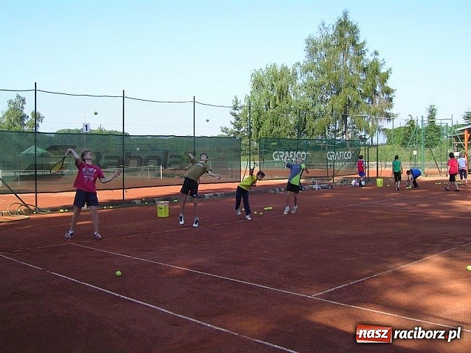 Zdjęcie w galerii na portalu naszraciborz.pl: Tenisiści TKKF Rafako na obozie w Czechach wiadomości z regionu