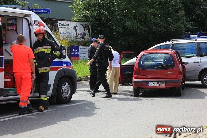 Zdjęcie w galerii na portalu naszraciborz.pl: Kraksa na skrzyżowaniu Kolejowej i Staszica wiadomości z regionu