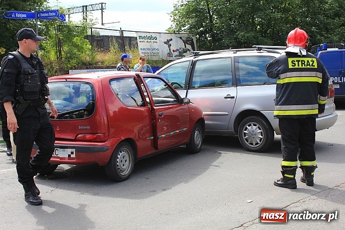 Zdjęcie w galerii na portalu naszraciborz.pl: Kraksa na skrzyżowaniu Kolejowej i Staszica wiadomości z regionu