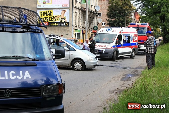 Zdjęcie w galerii na portalu naszraciborz.pl: Kraksa na skrzyżowaniu Kolejowej i Staszica wiadomości z regionu