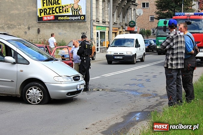 Zdjęcie w galerii na portalu naszraciborz.pl: Kraksa na skrzyżowaniu Kolejowej i Staszica wiadomości z regionu