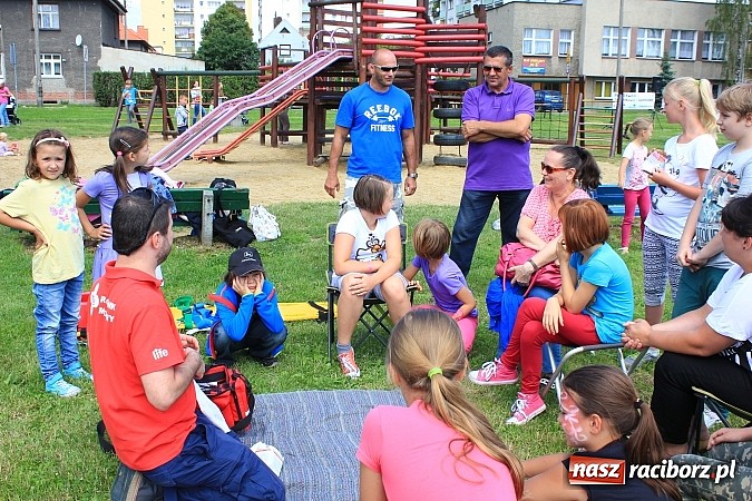 Zdjęcie w galerii na portalu naszraciborz.pl: Nie używam - żyję zdrowo i świadomie, czyli piknik z policją przy klubie M5 wiadomości z regionu