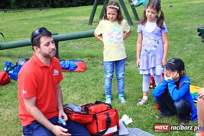 Zdjęcie w galerii na portalu naszraciborz.pl: Nie używam - żyję zdrowo i świadomie, czyli piknik z policją przy klubie M5 wiadomości z regionu