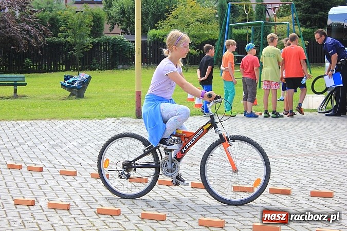 Zdjęcie w galerii na portalu naszraciborz.pl: Nie używam - żyję zdrowo i świadomie, czyli piknik z policją przy klubie M5 wiadomości z regionu