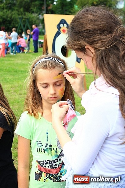 Zdjęcie w galerii na portalu naszraciborz.pl: Nie używam - żyję zdrowo i świadomie, czyli piknik z policją przy klubie M5 wiadomości z regionu