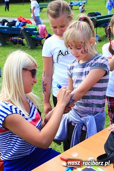 Zdjęcie w galerii na portalu naszraciborz.pl: Nie używam - żyję zdrowo i świadomie, czyli piknik z policją przy klubie M5 wiadomości z regionu