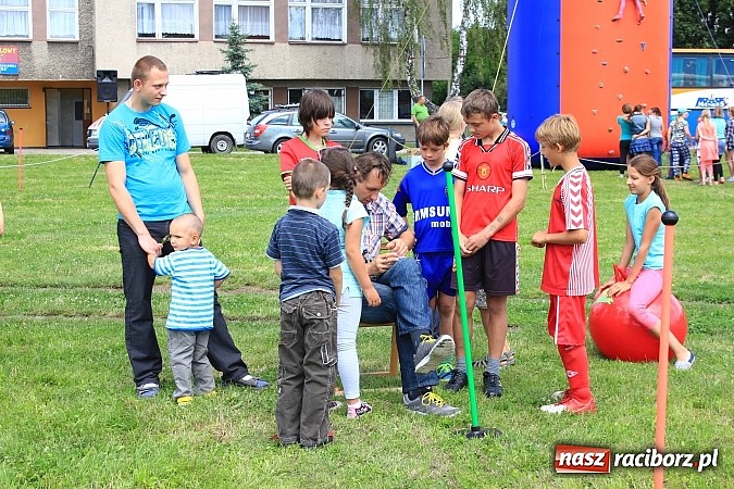 Zdjęcie w galerii na portalu naszraciborz.pl: Nie używam - żyję zdrowo i świadomie, czyli piknik z policją przy klubie M5 wiadomości z regionu