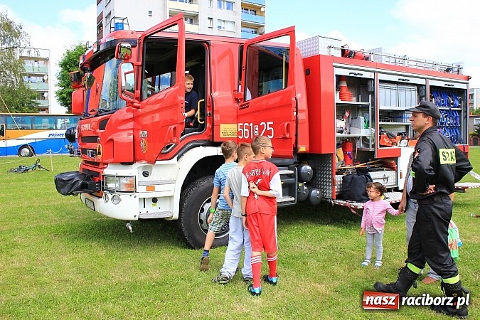 Zdjęcie w galerii na portalu naszraciborz.pl: Nie używam - żyję zdrowo i świadomie, czyli piknik z policją przy klubie M5 wiadomości z regionu