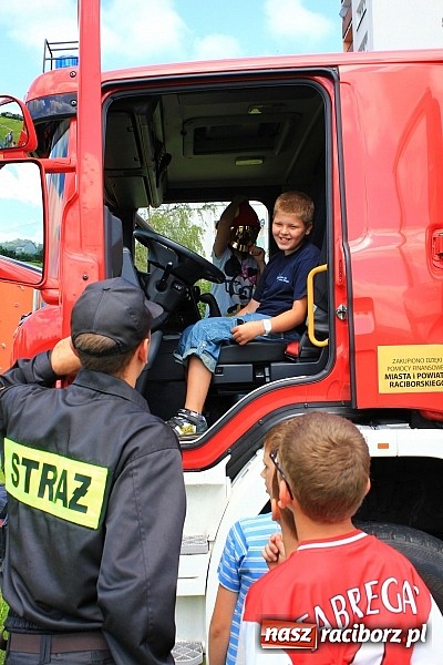 Zdjęcie w galerii na portalu naszraciborz.pl: Nie używam - żyję zdrowo i świadomie, czyli piknik z policją przy klubie M5 wiadomości z regionu