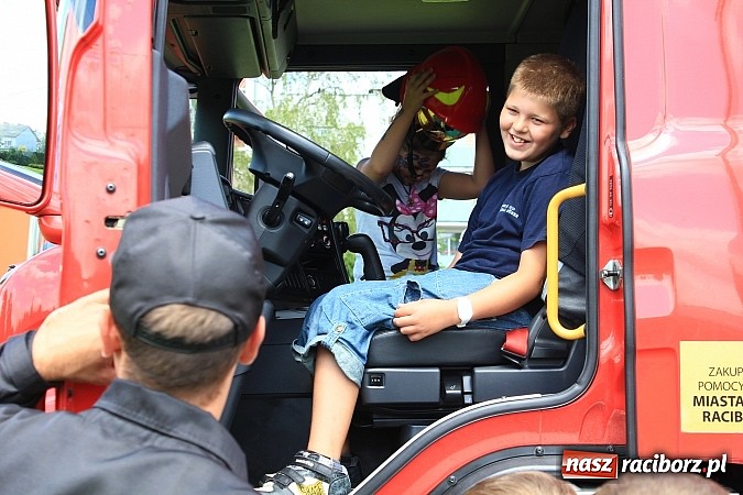 Zdjęcie w galerii na portalu naszraciborz.pl: Nie używam - żyję zdrowo i świadomie, czyli piknik z policją przy klubie M5 wiadomości z regionu