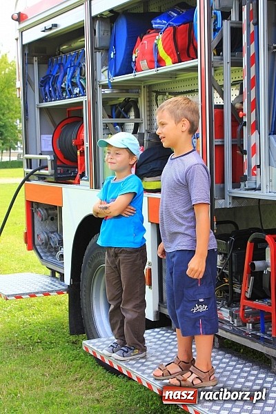 Zdjęcie w galerii na portalu naszraciborz.pl: Nie używam - żyję zdrowo i świadomie, czyli piknik z policją przy klubie M5 wiadomości z regionu