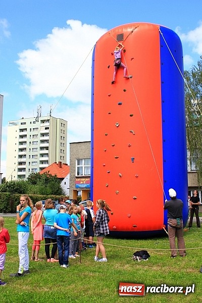 Zdjęcie w galerii na portalu naszraciborz.pl: Nie używam - żyję zdrowo i świadomie, czyli piknik z policją przy klubie M5 wiadomości z regionu