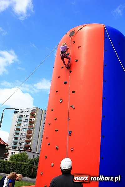 Zdjęcie w galerii na portalu naszraciborz.pl: Nie używam - żyję zdrowo i świadomie, czyli piknik z policją przy klubie M5 wiadomości z regionu