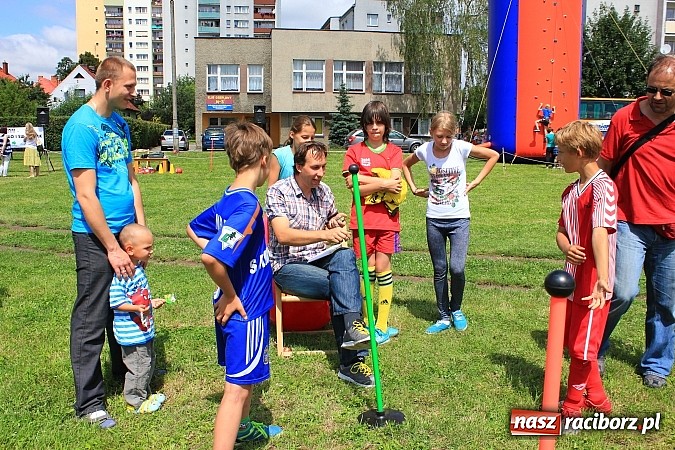 Zdjęcie w galerii na portalu naszraciborz.pl: Nie używam - żyję zdrowo i świadomie, czyli piknik z policją przy klubie M5 wiadomości z regionu