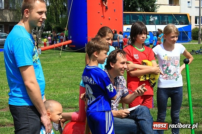 Zdjęcie w galerii na portalu naszraciborz.pl: Nie używam - żyję zdrowo i świadomie, czyli piknik z policją przy klubie M5 wiadomości z regionu