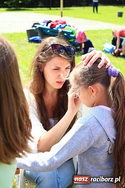 Zdjęcie w galerii na portalu naszraciborz.pl: Nie używam - żyję zdrowo i świadomie, czyli piknik z policją przy klubie M5 wiadomości z regionu